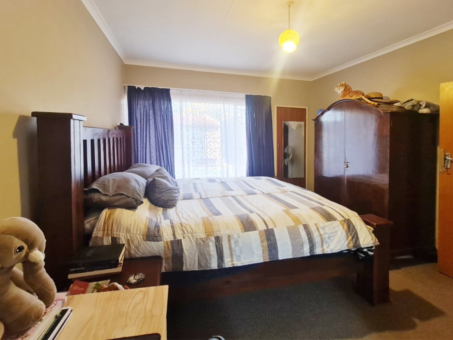 To Let 2 Bedroom Property for Rent in Ifafi North West